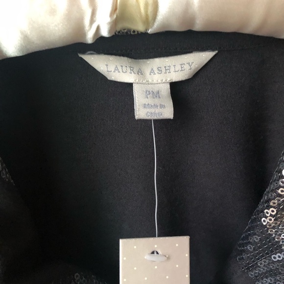 Tops - Picture 2 of 8